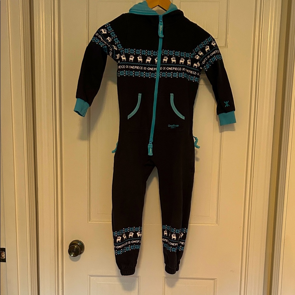 Onepiece original onesie - navy with sky blue snowflakes, white deer
